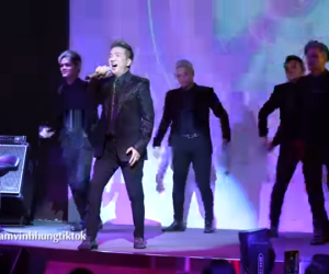 Đàm Vĩnh Hưng hân hoan hát 'Đất nước trọn niềm vui', lên sân khấu mà không quên 'cà khịa' vụ nữ CEO bị tạm giam