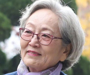 'Người bà quốc dân' trong loạt phim nổi tiếng bị nhiễm COVID-19 ở tuổi U90, người hâm mộ lo lắng không yên