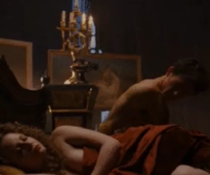 Bridgerton phần 2 tập 1: Giữ vững thương hiệu 'bom sex', nam chính Jonathan Bailey cởi sạch 100%