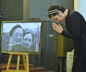 Đám tang nhạc sĩ Hồng Đăng: Diva Mỹ Linh nghẹn ngào hát bài 'Hoa sữa', đồng nghiệp rơi nước mắt tiễn biệt