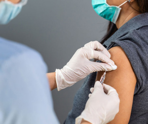 Bộ Y tế: Tiêm mũi 3 vaccine AstraZeneca cho người đã tiêm đủ liều cơ bản vaccine Pfizer hoặc Moderna