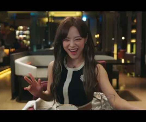 Cùng diễn lố, Kim Se Jeong của Hẹn Hò Chốn Công Sở 'lên như diều gặp gió', người lại bị chê tả tơi