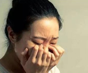 Chồng nói đi làm nhưng lại vui vẻ ở nhà cô giáo của con