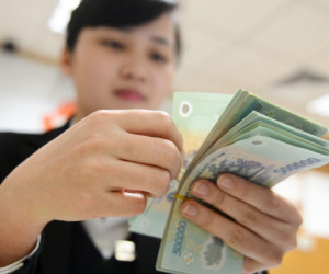 Tăng thời gian làm thêm cho người lao động, giảm thuế bảo vệ môi trường với xăng dầu