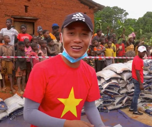 Bị đồn 'cá kiếm' khủng từ vùng đất châu Phi, Quang Linh Vlog nói gì?