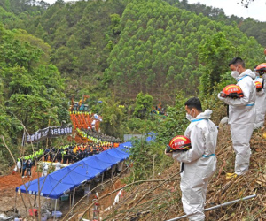 Vụ rơi máy bay Trung Quốc: Tìm thấy hơn 36.000 mảnh vỡ tại hiện trường