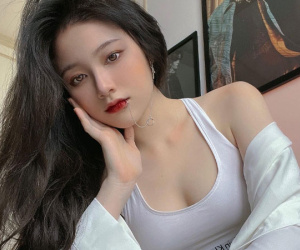 Hot girl 'trường con nhà giàu' nổi bật với sắc vóc gợi cảm