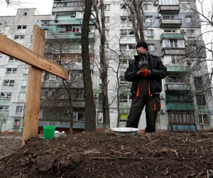 Ukraine triệu hồi đại sứ, ông Trump nói lý do gọi ông Putin là 'thiên tài'