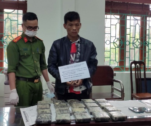 Dùng xe máy chở thuê 20 bánh heroin đi tiêu thụ