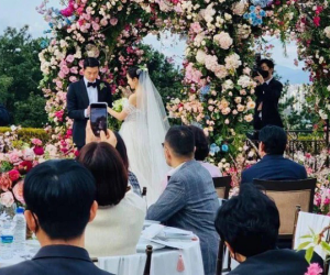 Ngã ngửa với sự thật đằng sau lời nhắn nhủ xúc động của bố Son Ye Jin tới Hyun Bin trong đám cưới, fan ngán ngẩm than 'Quá giới hạn rồi'