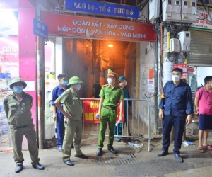 Vụ đốt nhà trọ ở Hà Nội: Cháu bé 2 tuổi bị thương nặng, bỏng 50%