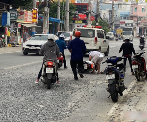 Người dân ngã nhào khi qua công trình dự án xóa ngập ở TP Thủ Đức