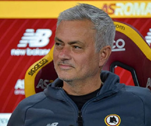 HLV Mourinho sỉ nhục phóng viên trong cuộc họp báo