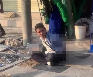 Người dân bắt nóng nam thanh niên cuồng ghen, dùng dao kề cổ bạn gái