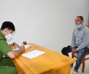 Con nợ bị đâm chết khi đi ngang qua nhà chủ nợ