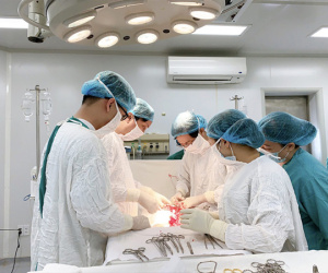 Tự phá thai 22 tuần ở nhà, sản phụ bị băng huyết, ngưng tim, nguy kịch vì vỡ sẹo tử cung