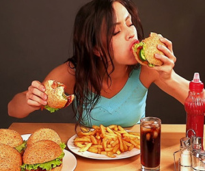 Những thói quen ăn uống rút ngắn tuổi thọ, gây 'đoản mệnh', đáng tiếc rất nhiều người mắc phải