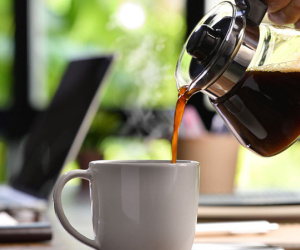 Điều gì xảy ra khi bạn uống cà phê trước khi ăn sáng?
