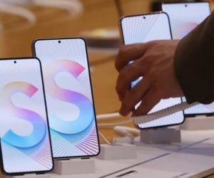 Hậu bê bối 'bóp' hiệu suất, giá Galaxy S22 giảm sâu ngay trên sân nhà