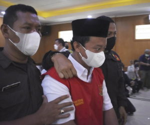 Indonesia tử hình thầy giáo hiếp dâm 13 học sinh