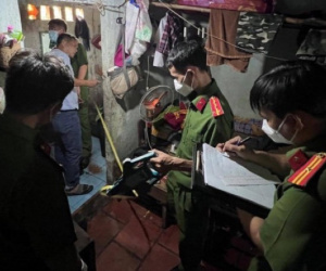 Cô gái trẻ trốn vào nhà vệ sinh vẫn bị gã chồng 'hờ' trèo vào đâm tử vong