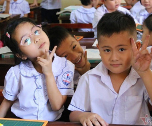 Phụ huynh 'vỡ òa', bớt sợ hãi vì con được đến trường