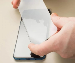 Smartphone có cần miếng dán bảo vệ màn hình?