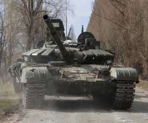 Quốc gia NATO đầu tiên gửi xe tăng 'làm quà' cho Ukraine