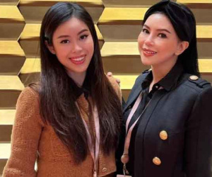 Mẹ chồng Tăng Thanh Hà cùng con gái dự show ở Thụy Sĩ, nhan sắc 'hack tuổi' cứ ngỡ hai chị em