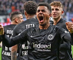 Chơi hơn người, Barca vẫn bị Frankfurt cắt mạch thắng