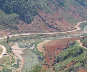 Một xã ở Hà Giang cảnh báo người dân không lại gần hàng rào có điện của Trung Quốc