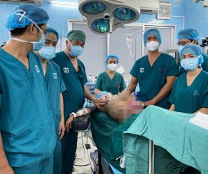 Khối u 20kg ăn đến xương và 6 giờ cân não giành giật sự sống cho người mẹ trẻ 24 tuổi