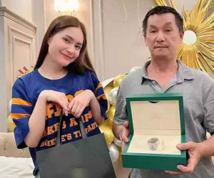 Đoàn Di Băng biếu tiền bố mẹ hàng tháng, con số 'choáng'
