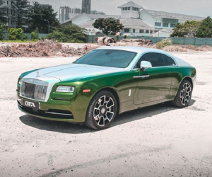 Xe sang Rolls-Royce Wraith thay đổi phong cách với lớp decal xanh lá lạ mắt