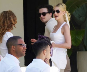 Brooklyn Beckham và vợ lần đầu xuất hiện sau lễ cưới