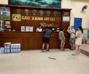 Vì sao chồng lễ tân khách sạn ở Mộc Châu cầm dao rượt đuổi du khách?