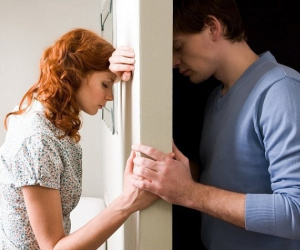 Cách xử lý khi bạn đời ngoại tình: Những sai lầm phổ biến