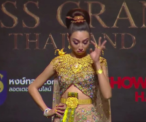 Biểu cảm hài hước của Thuỳ Tiên khi gặp sự cố trên sân khấu Miss Grand Thailand gây chú ý