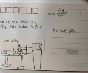Hy vọng mẹ sống lâu trăm tuổi, con trai viết thiệp vẽ kèm bức tranh khiến mẹ 'khóc thét'
