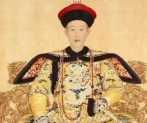 Năng lực của Gia Khánh kém hơn anh trai nhiều lần, tại sao Càn Long thông minh một đời lại vẫn chọn Gia Khánh làm người kế vị?
