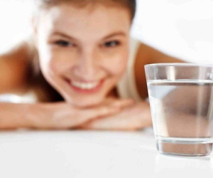 4 loại nước 'rẻ như cho' uống vào buổi tối giúp thải độc cơ thể