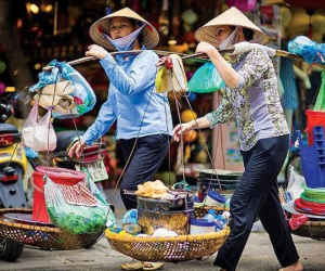 Hà Nội: Lắp máy bán hàng tự động có trái cây tươi để thay thế hàng rong hè phố
