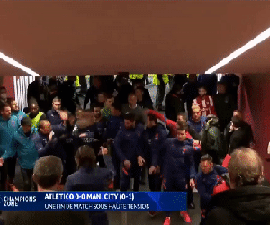 VIDEO: Grealish choảng nhau với Savic, Vrsaljko phun mưa vào đối thủ