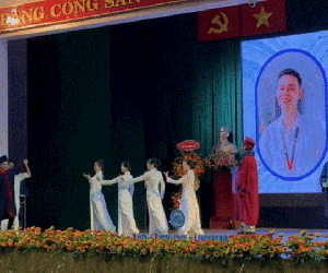 Nam sinh 'chơi lớn', thuê cả vũ đoàn hỗ trợ để xuất hiện ấn tượng trong lễ tốt nghiệp đại học