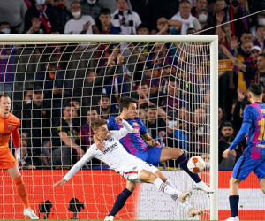 Barcelona thua trận, Xavi đổ lỗi do... nhiều fan Frankfurt vào sân