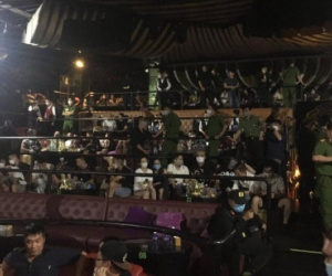 'Đột kích' bar Ferso, phát hiện 76 người dương tính ma túy