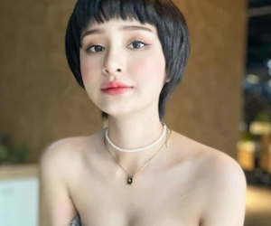 Hiền Hồ ở đâu sau ồn ào 'anh em nương tựa'?