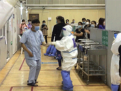 Bên trong bệnh viện dã chiến ở Thượng Hải