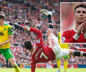 Lập hat-trick, Ronaldo được MU thưởng bộn tiền