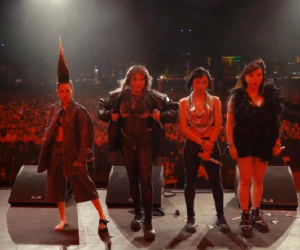 Nathan Lee, Tóc Tiên 'khóc ngất' vỡ òa trước màn tái hợp của 2NE1 trên sân khấu tại Coachella